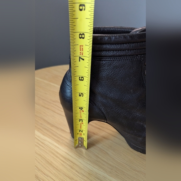 Kenneth Cole Women's (Size 6M) Black Leather Lace-Up Boots With Block Heel - Picture 14 of 16